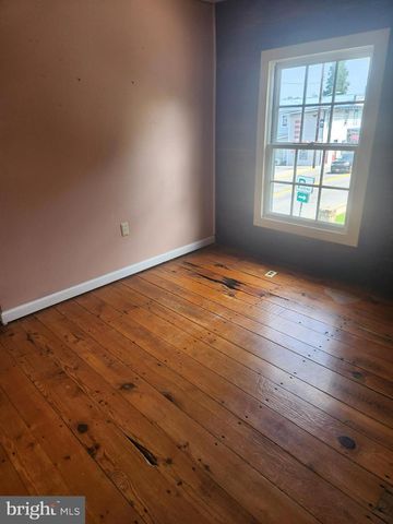 135 W MAIN ST #2, Wardensville, WV 26851