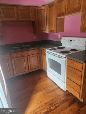 135 W MAIN ST #2, Wardensville, WV 26851