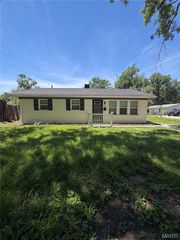 4 Lloyd Avenue, Cahokia, IL 62206