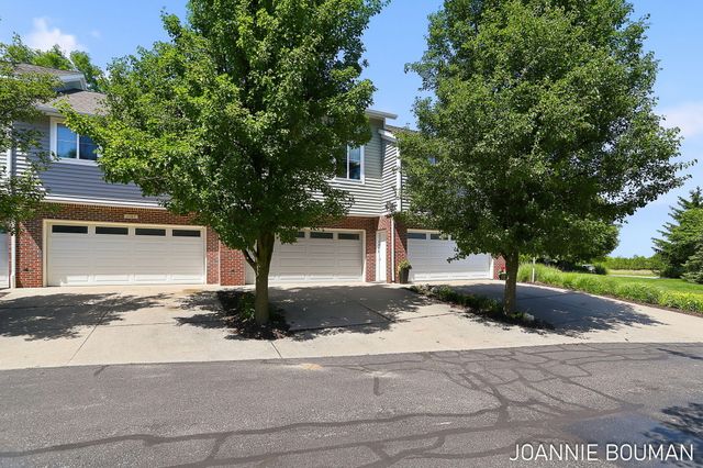 1389 Quarterline Commons 11, Holland City, MI 49423