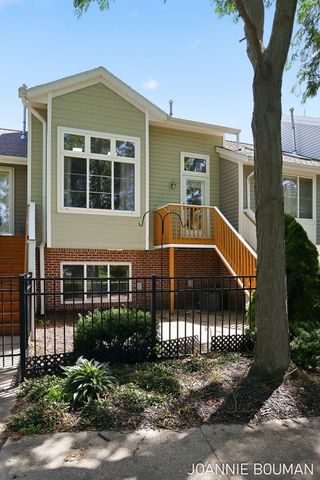 1389 Quarterline Commons 11, Holland City, MI 49423