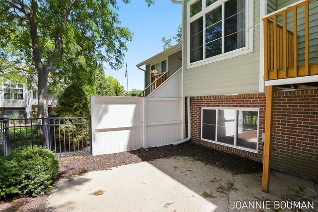 1389 Quarterline Commons 11, Holland City, MI 49423