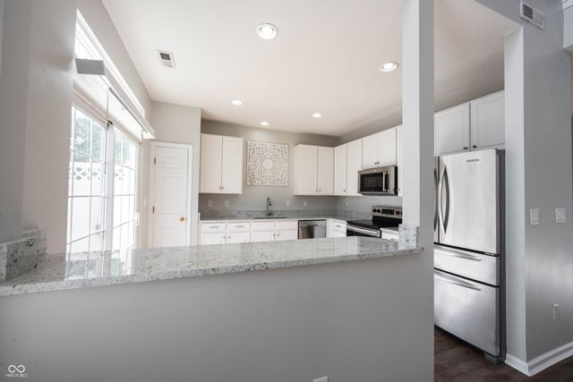 10903 Perry Pear Drive, Zionsville, IN 46077