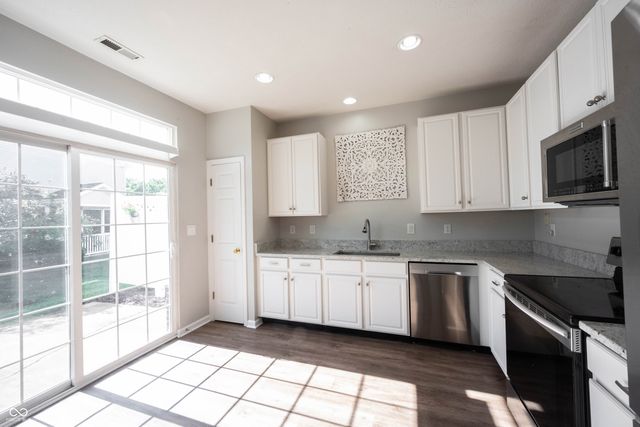 10903 Perry Pear Drive, Zionsville, IN 46077
