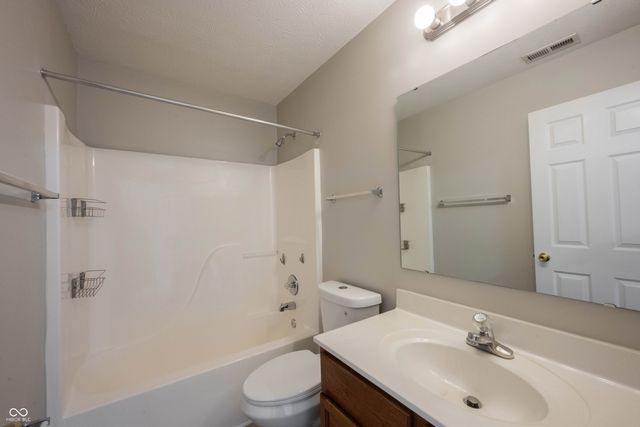 10903 Perry Pear Drive, Zionsville, IN 46077