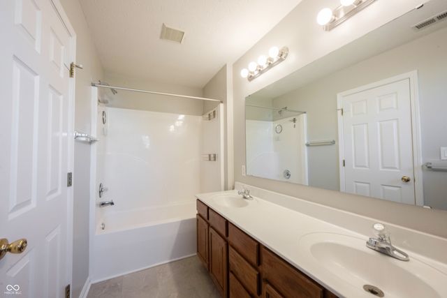 10903 Perry Pear Drive, Zionsville, IN 46077