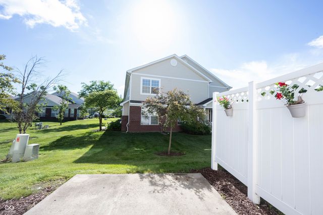10903 Perry Pear Drive, Zionsville, IN 46077