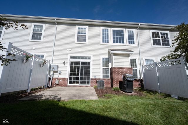 10903 Perry Pear Drive, Zionsville, IN 46077