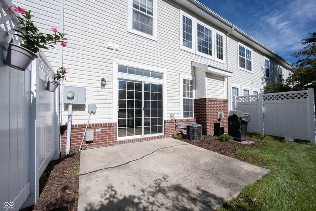 10903 Perry Pear Drive, Zionsville, IN 46077