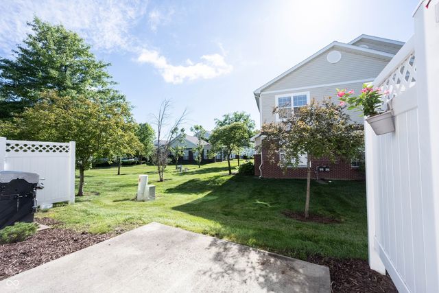 10903 Perry Pear Drive, Zionsville, IN 46077
