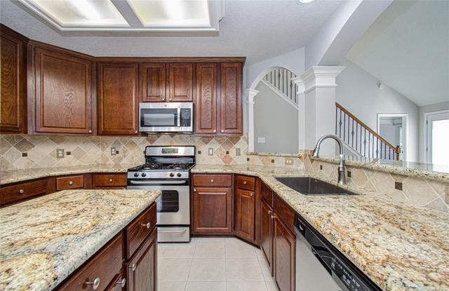 2205 Ocean Point Court, Pearland, TX 77584