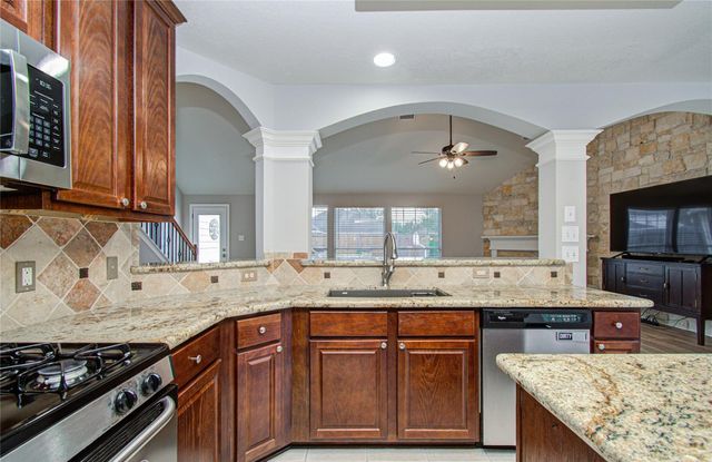 2205 Ocean Point Court, Pearland, TX 77584