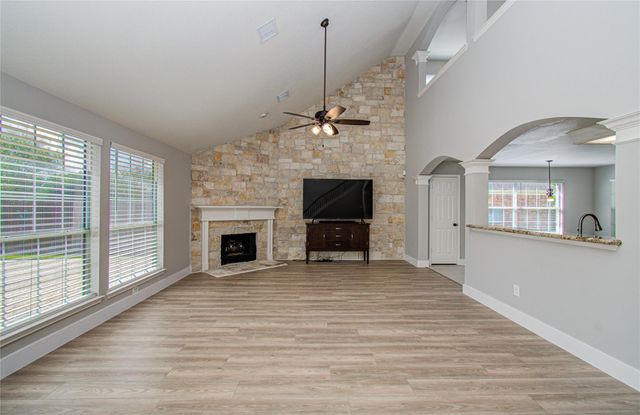 2205 Ocean Point Court, Pearland, TX 77584