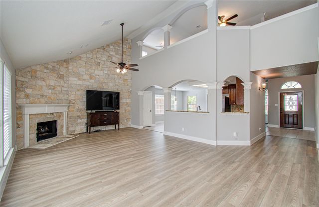 2205 Ocean Point Court, Pearland, TX 77584