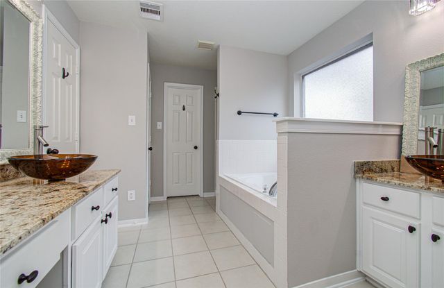 2205 Ocean Point Court, Pearland, TX 77584