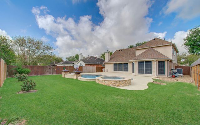 2205 Ocean Point Court, Pearland, TX 77584