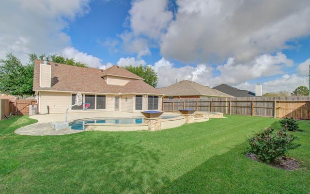 2205 Ocean Point Court, Pearland, TX 77584