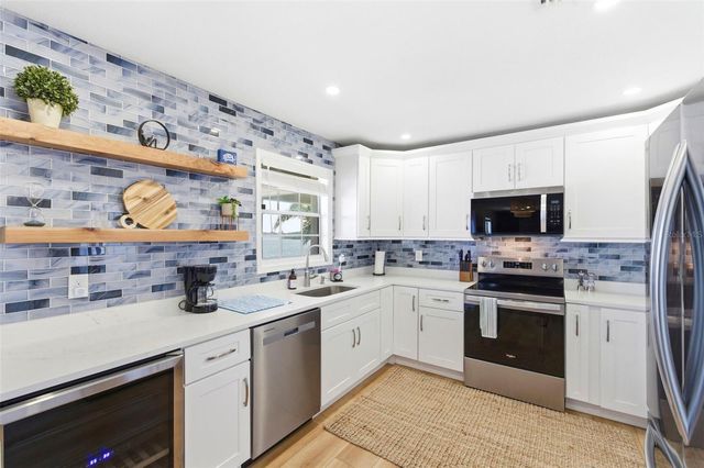 201 POMPANO DRIVE SE C furnished, St Petersburg, FL 33705