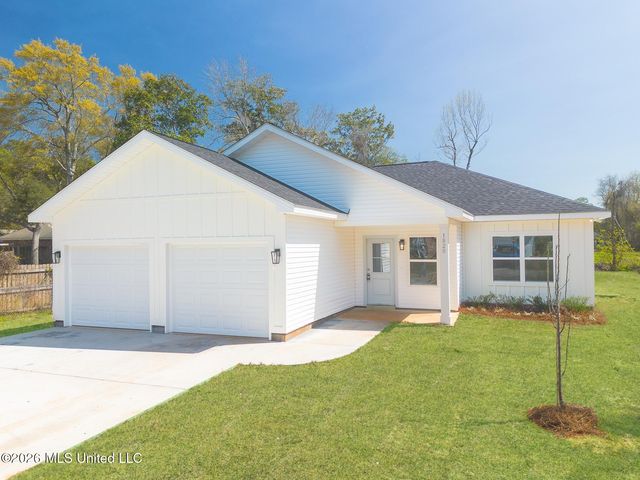 1820 S 2nd Street, Ocean Springs, MS 39564