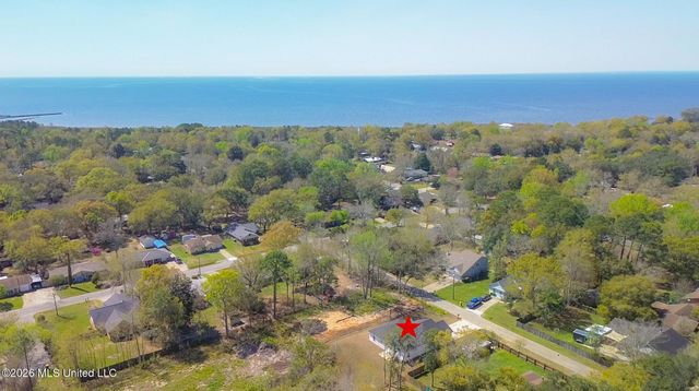 1820 S 2nd Street, Ocean Springs, MS 39564