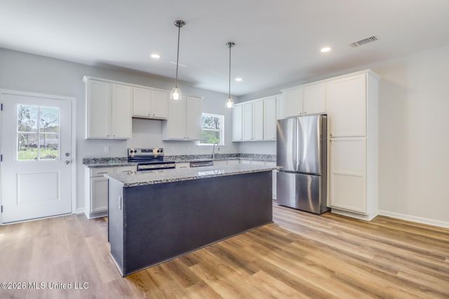 1820 S 2nd Street, Ocean Springs, MS 39564