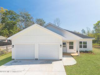 1820 S 2nd Street, Ocean Springs, MS 39564
