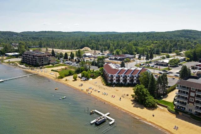 1995 Us31 321, Traverse City, MI 49686