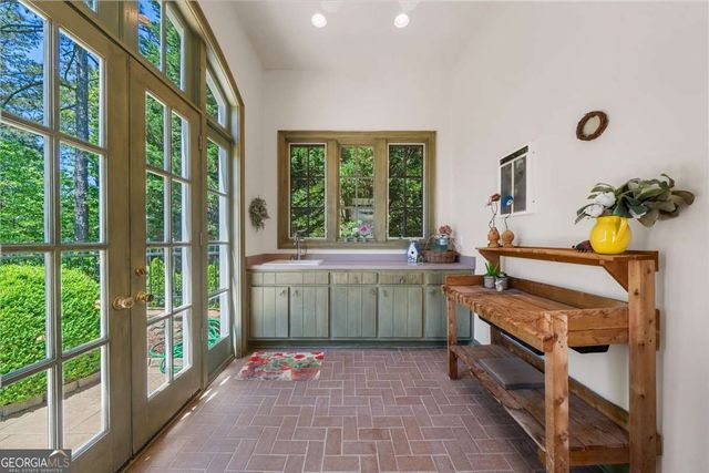5340 Point South Drive, Gainesville, GA 30504