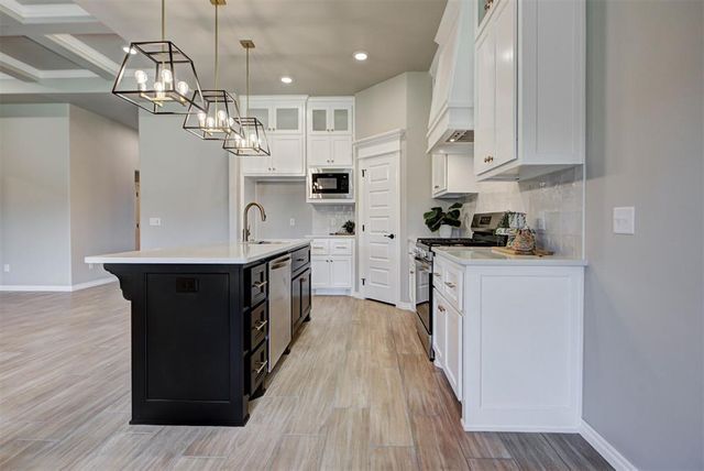8125 Mountain Oak Drive, Edmond, OK 73034