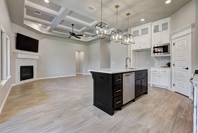 8125 Mountain Oak Drive, Edmond, OK 73034