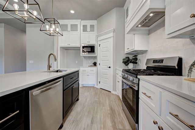8125 Mountain Oak Drive, Edmond, OK 73034