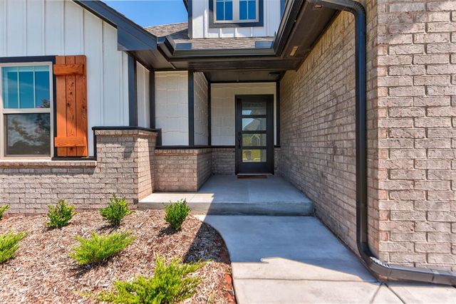 8125 Mountain Oak Drive, Edmond, OK 73034