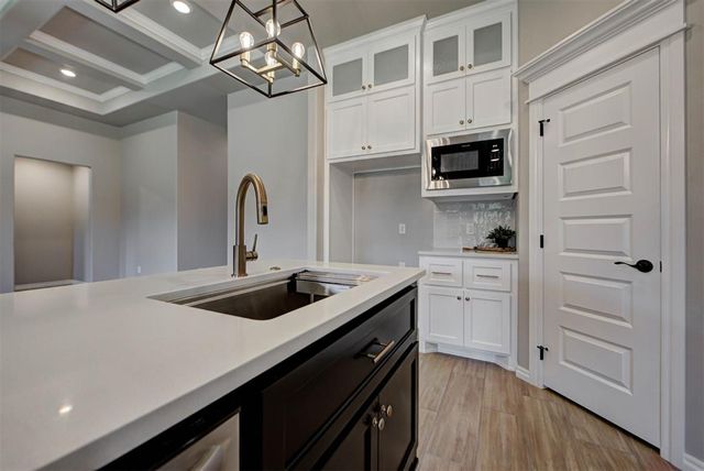 8125 Mountain Oak Drive, Edmond, OK 73034