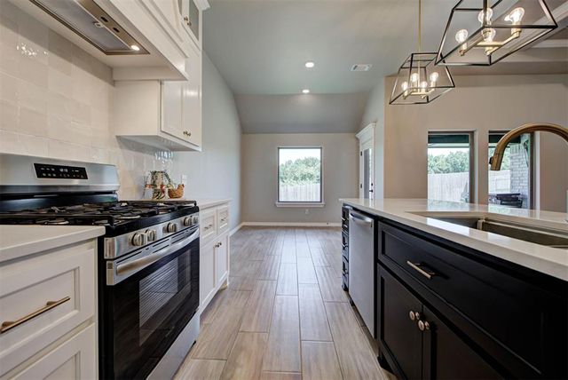 8125 Mountain Oak Drive, Edmond, OK 73034
