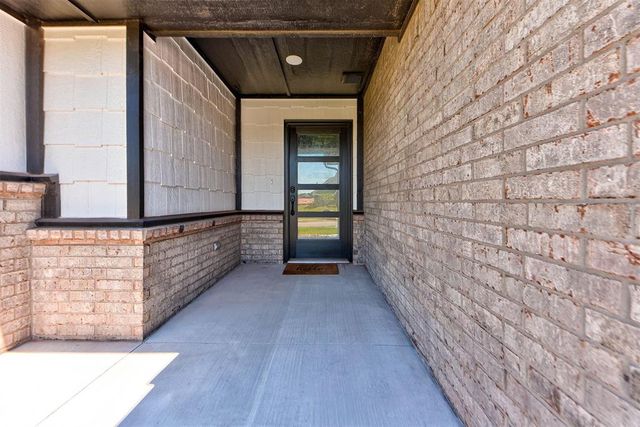 8125 Mountain Oak Drive, Edmond, OK 73034