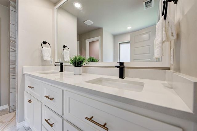 8125 Mountain Oak Drive, Edmond, OK 73034