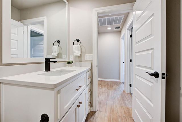 8125 Mountain Oak Drive, Edmond, OK 73034