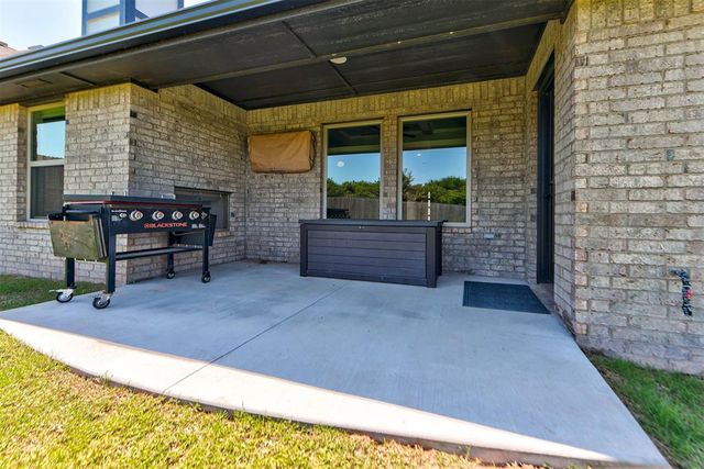 8125 Mountain Oak Drive, Edmond, OK 73034