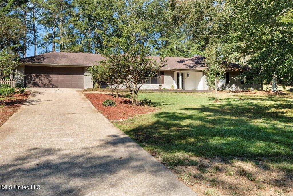 1064 Pine Cone Lane, Summit, MS 39666