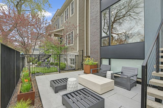 3012 N Hoyne Avenue, Chicago, IL 60618