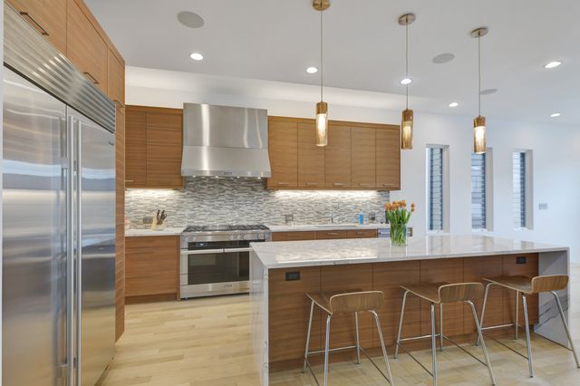 3012 N Hoyne Avenue, Chicago, IL 60618