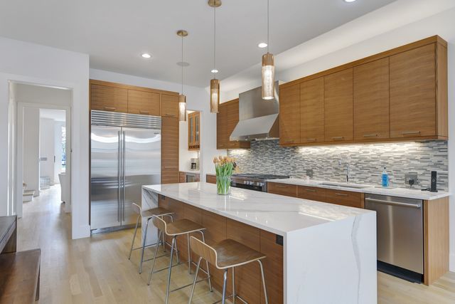 3012 N Hoyne Avenue, Chicago, IL 60618