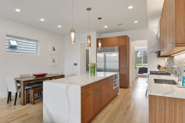 3012 N Hoyne Avenue, Chicago, IL 60618