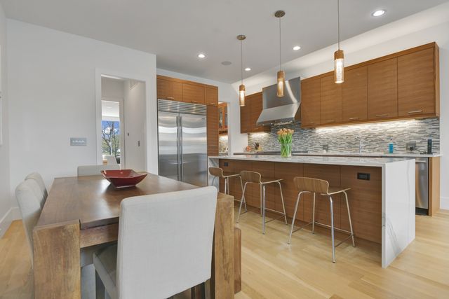 3012 N Hoyne Avenue, Chicago, IL 60618