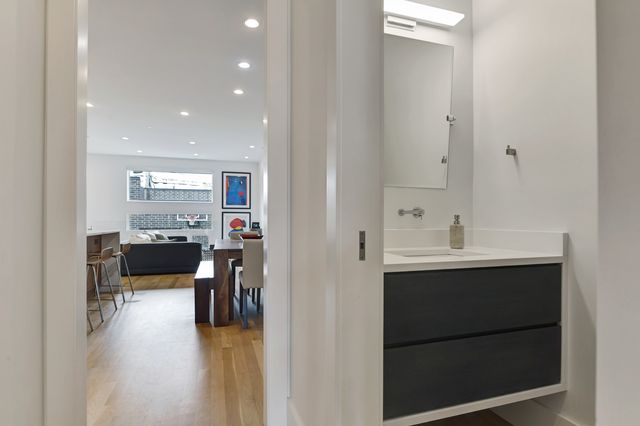 3012 N Hoyne Avenue, Chicago, IL 60618