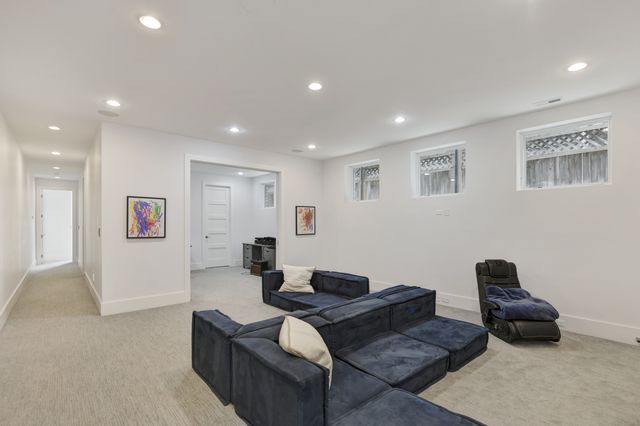 3012 N Hoyne Avenue, Chicago, IL 60618