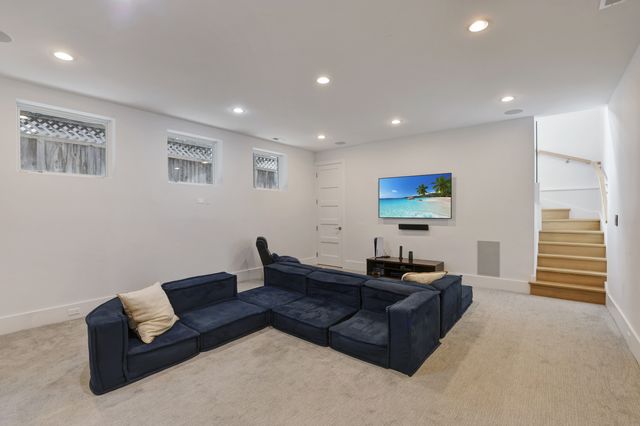 3012 N Hoyne Avenue, Chicago, IL 60618