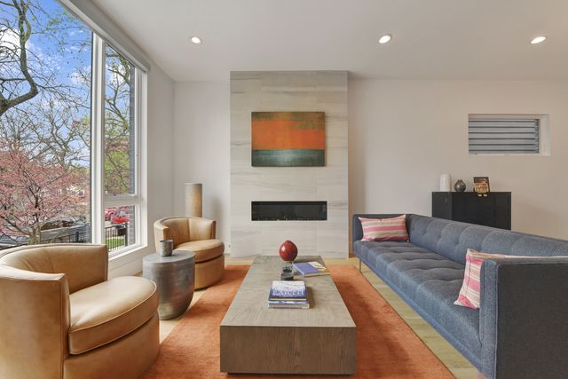 3012 N Hoyne Avenue, Chicago, IL 60618