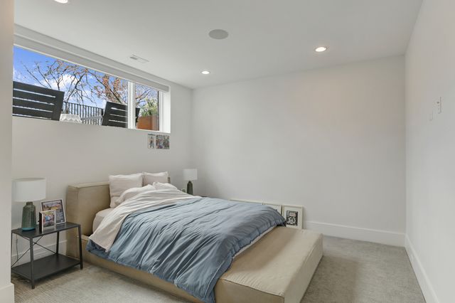 3012 N Hoyne Avenue, Chicago, IL 60618