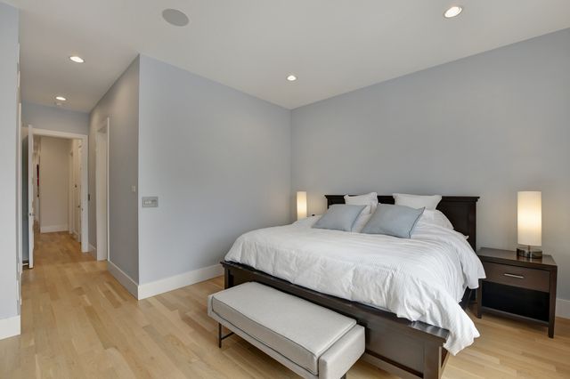 3012 N Hoyne Avenue, Chicago, IL 60618